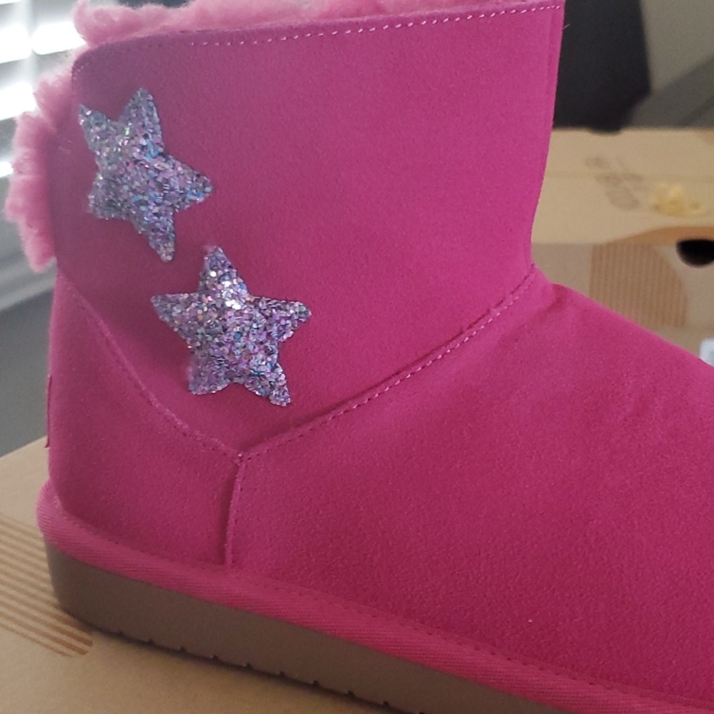 Girls kookaburra by UGG boot size 2